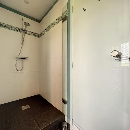 Duplex Salon-bureau & Chambre En Mezzanine Guest house